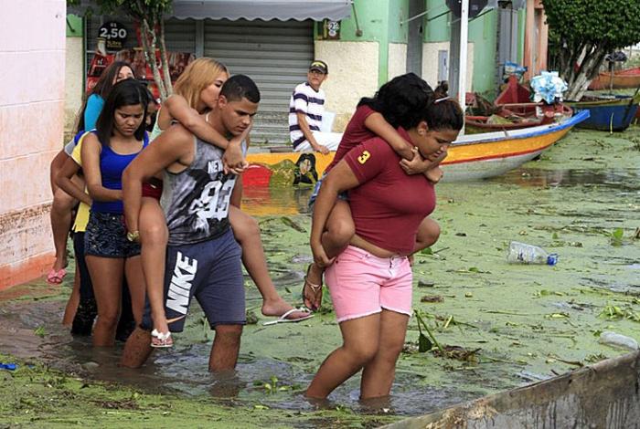 Pernambuco contabiliza mais de 5 mil casas danificadas após chuvas e enchente