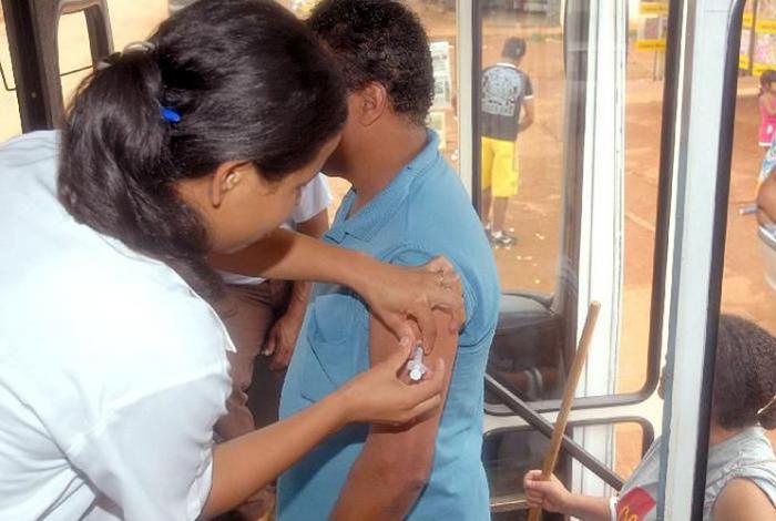 Vacina contra a gripe será estendida para toda a população a partir de segunda-feira