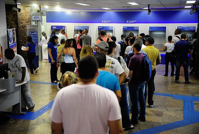 Agências da Caixa Econômica abrem neste sábado para saque da conta inativa do FGTS