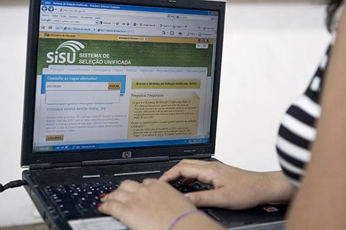 Candidatos aprovados na segunda edição do Sisu têm até hoje para fazer matrícula
