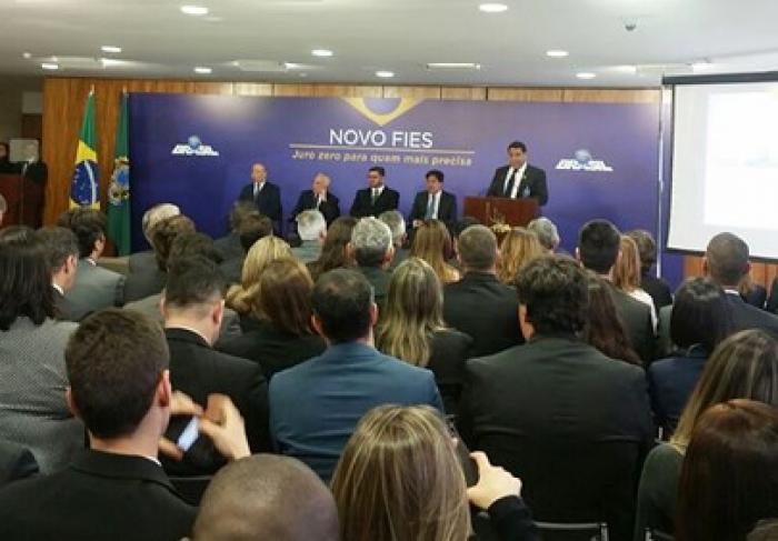 Governo anuncia abertura de 100 mil vagas a juro zero para o Fies no ano que vem