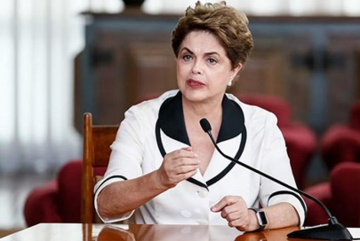 Ex-presidente Dilma Rousseff posta no Twitter frase de Temer e cita 'farsa das elites'