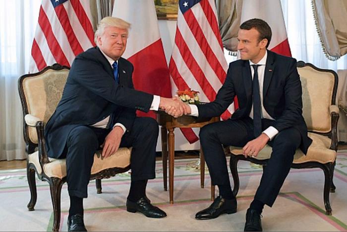 Donald Trump e Emmanuel Macron reforçam laços em Paris, apesar das divergências climáticas