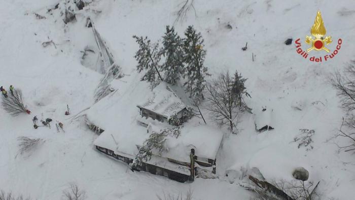 Avalanche após terremoto atinge hotel e deixa mortos na Itália