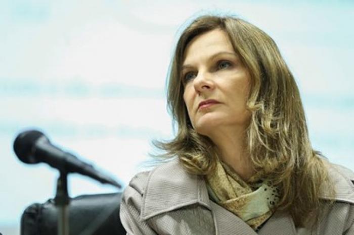 Governo pode adiar reajuste a servidores federais em 2018, diz secretária do Tesouro