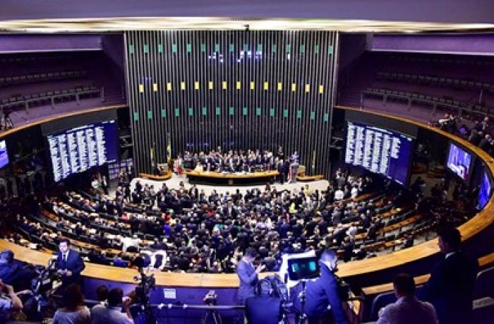 Câmara reinicia sessões nesta terça-feira e pode votar denúncia contra Temer