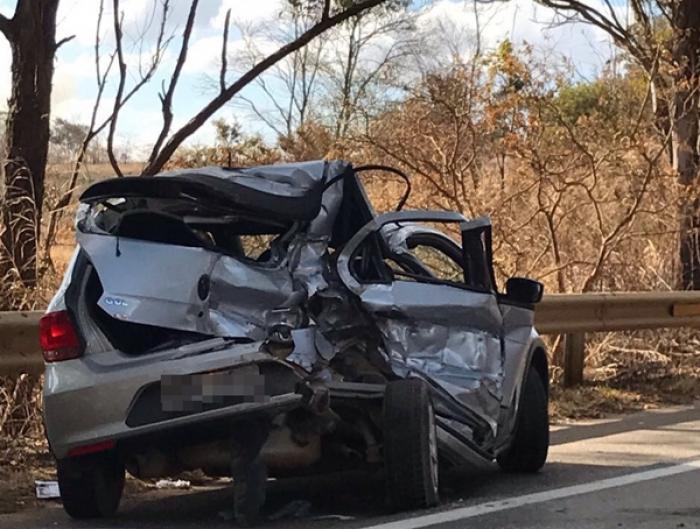 Dia triste: Veículo de passeio e bitrem se envolvem em grave acidente na BR-354 em Guarda dos Ferreiros e causa mais uma morte