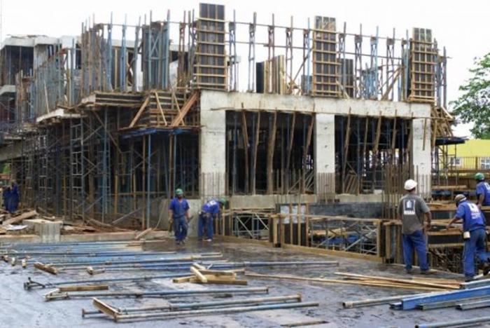 Construção demite mais de 600 mil empregados em apenas um ano, revela IBGE