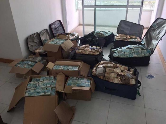 Empresário se apresenta à PF e confirma ter emprestado apartamento para Geddel na BA