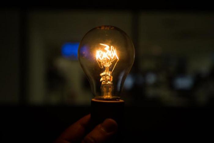Tendência é conta de luz ter bandeira vermelha no patamar 2 em outubro, afirma diretor da Aneel
