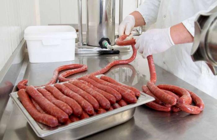 Consumidora que mordeu pata de gato em linguiça será indenizada