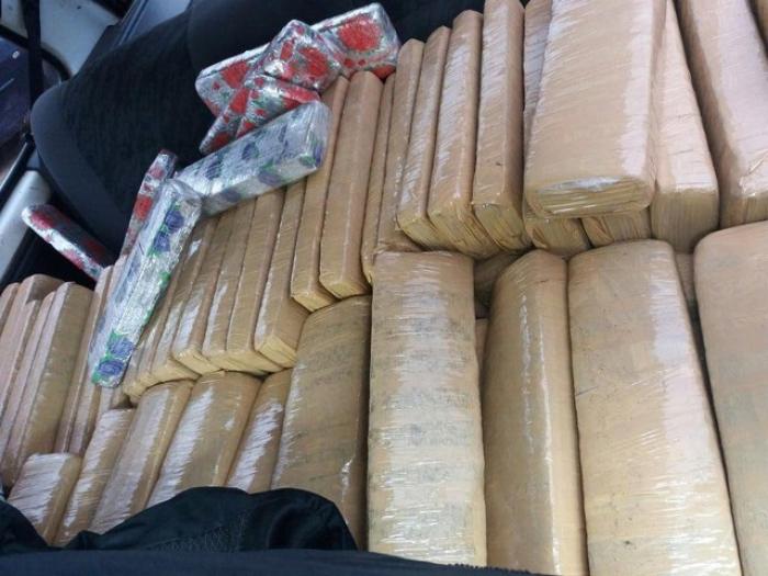 Mais de 500 kg de maconha são apreendidos dentro de carro em Campos Altos