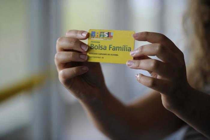 Ministro estima reajuste do Bolsa Família e diz que orçamento para 2018 será maior