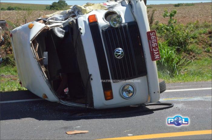 Acidente semelhante ao ocorrido em São Gotardo, mata motorista de Kombi Escolar e deixa cinco feridos na BR 365