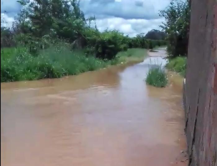 Chuvas alagam ruas e expõem problemas em Guarda dos Ferreiros