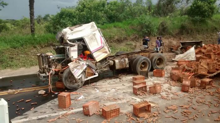 Acidente tira a vida de motorista de São Gotardo, na perigosa BR-262