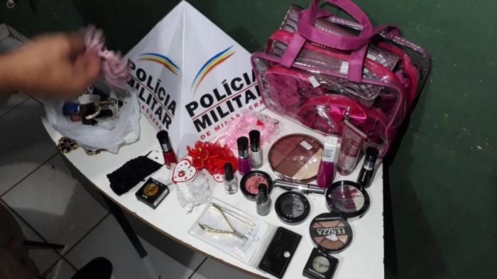 Mulher é detida após furtar produtos de maquiagem em loja de São Gotardo