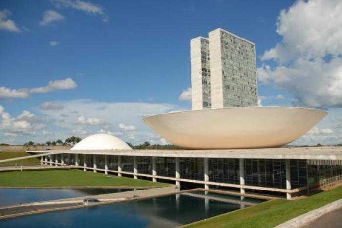 Com crise de partidos tradicionais, 'Nova Política' está em ebulição no país, diz estudo