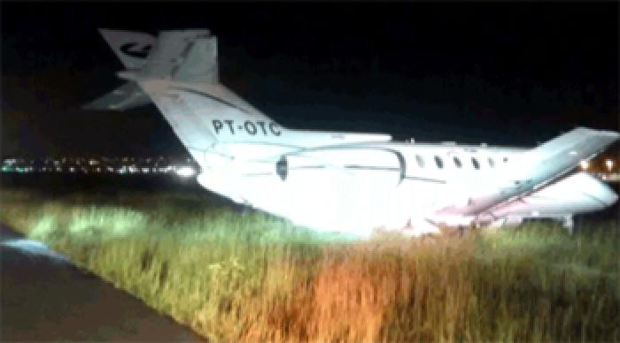 Avião com Aécio Neves faz pouso de emergência em São Paulo