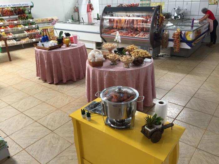 Supermercado Corrêa e Camargos em Guarda dos Ferreiros realiza café da manhã em comemoração ao dia das mães