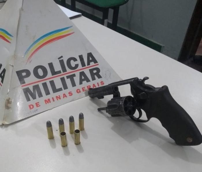 Homem é preso por porte ilegal de arma em São Gotardo