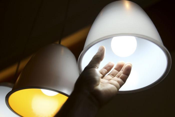 Isenção na conta de luz para pessoas de baixa renda será paga pelos consumidores