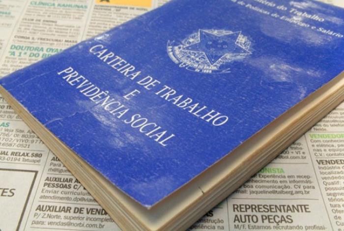 Analistas refazem contas e preveem criação de menos vagas com carteira assinada