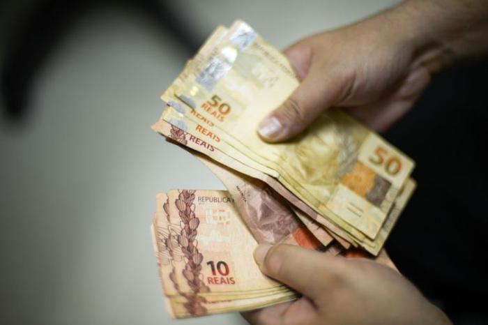 Governo aumenta para R$ 1.006 previsão para salário mínimo em 2019