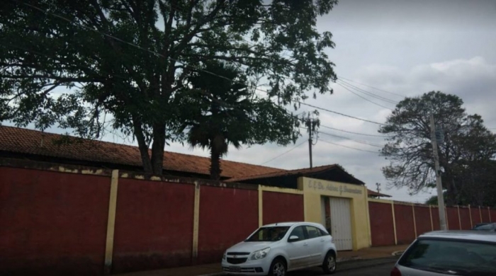 Bandidos arrombam escola e furtam celulares em Rio Paranaíba