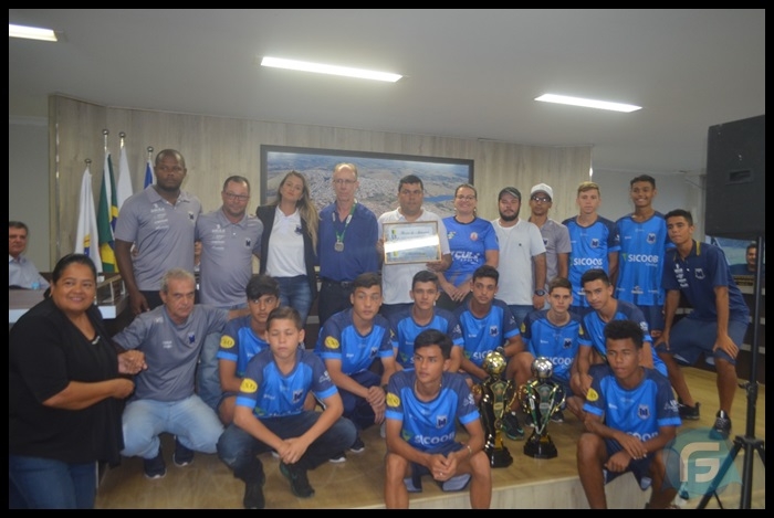 Atletas da Inter SG e organizadores da Copa de Futebol do Alto Paranaíba são homenageados na Câmara Municipal de São Gotardo durante a primeira reunião ordinária de 2019