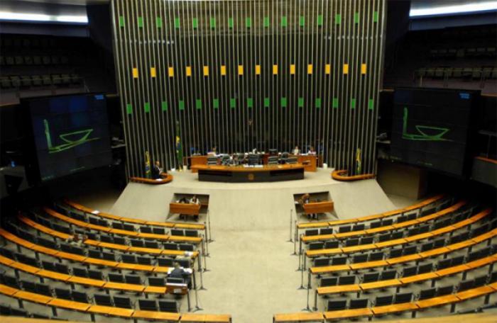 Após 12 dias de folga, Câmara retoma discussões sobre reformas trabalhista e da Previdência