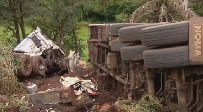 Caminhão que seguia de São Gotardo para o Maranhão capota e motorista morre, próximo a Uberlândia