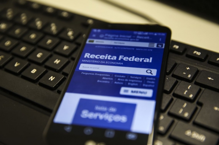 Receita abre na segunda consulta a lote da malha fina do IR