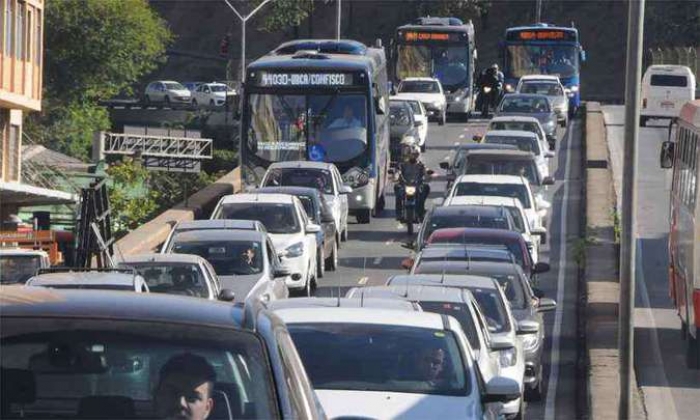 Carros sem licenciamento serão rebocados a partir desta quinta em Minas