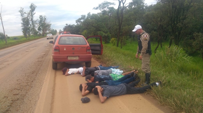 Carro roubado é recuperado na BR-354 em Rio Paranaíba