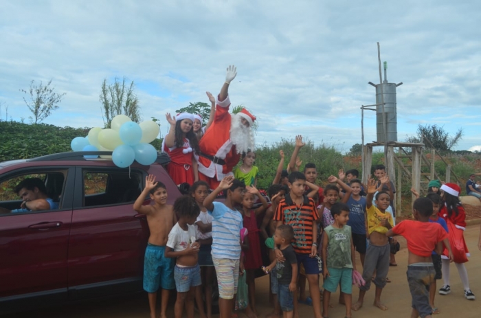 Natal de muito amor: Carreata do Papai Noel e voluntários da Associação Anjos da Guarda anima moradores de Guarda dos Ferreiros