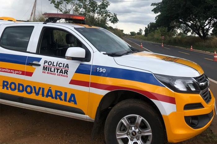 Dois motoristas são presos embriagados e sem CNH na MG-235 em São Gotardo durante Operação Lei Seca