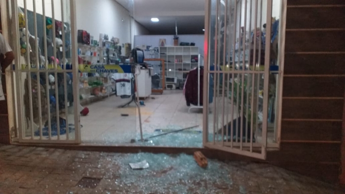 Homens são presos após furtar loja em São Gotardo
