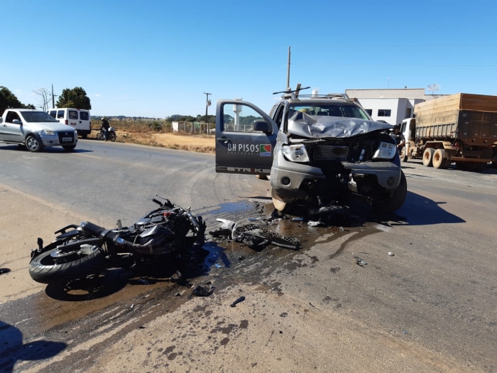 Grave acidente : Motociclista é atingido por caminhonete na MG-235 em São Gotardo
