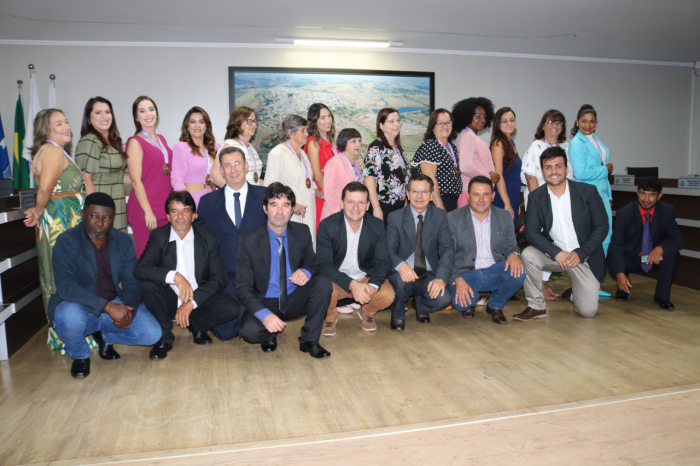 Mulheres recebem Medalha Dona Dora na Câmara Municipal de São Gotardo