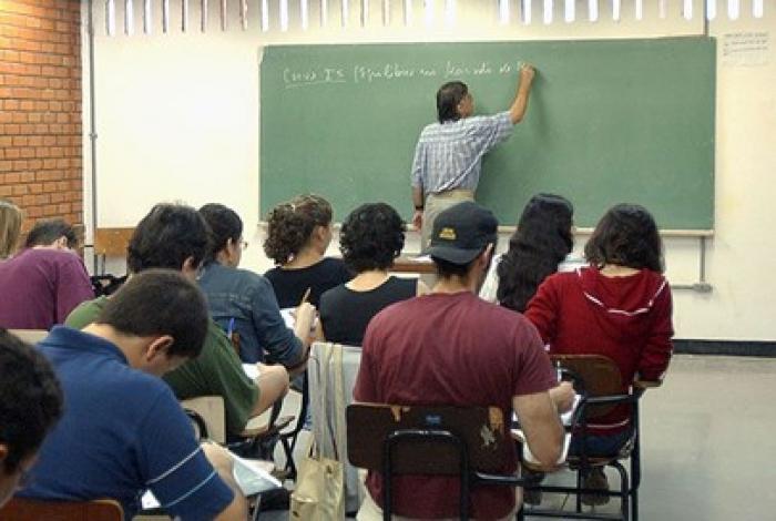 Câmara arquiva PEC que permitiria cobrança por cursos em universidades públicas