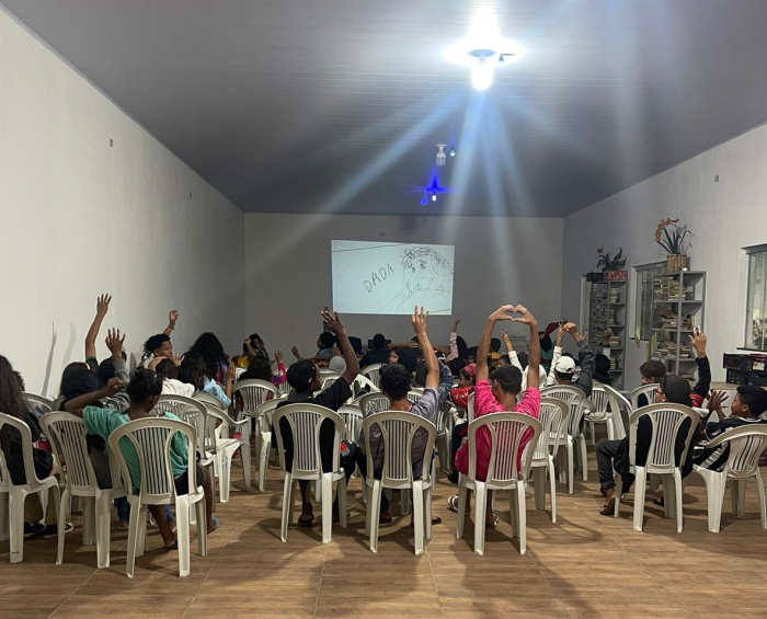 Espaço Amparo e Prece oferece Sala de Cinema para Crianças em Guarda dos Ferreiros