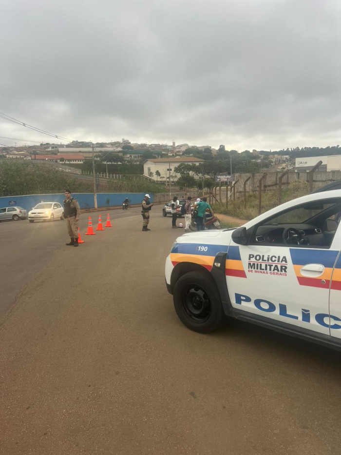 Operação Policial em São Gotardo resulta em apreensão de menor e remoção de motocicletas
