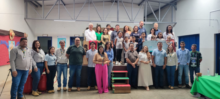 Escola Municipal Maria Luzia da Silva em Guarda dos Ferreiros recebe Prêmio Escola Atitude 