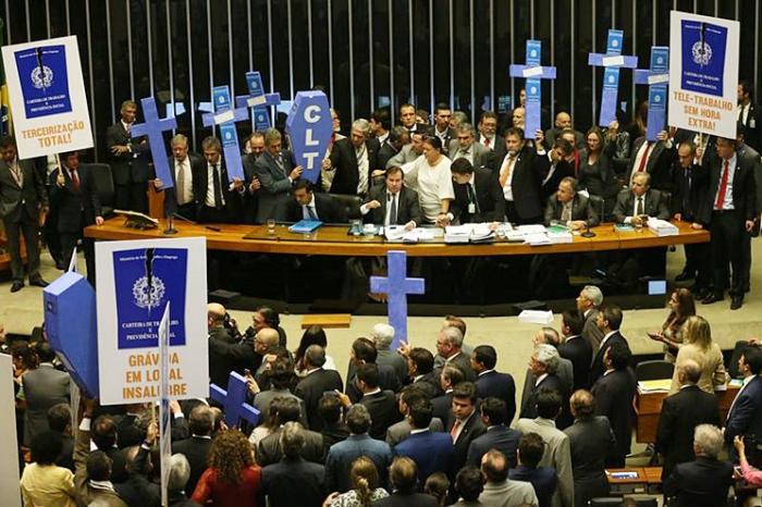 Saiba como os deputados federais de Minas Gerais votaram na reforma trabalhista