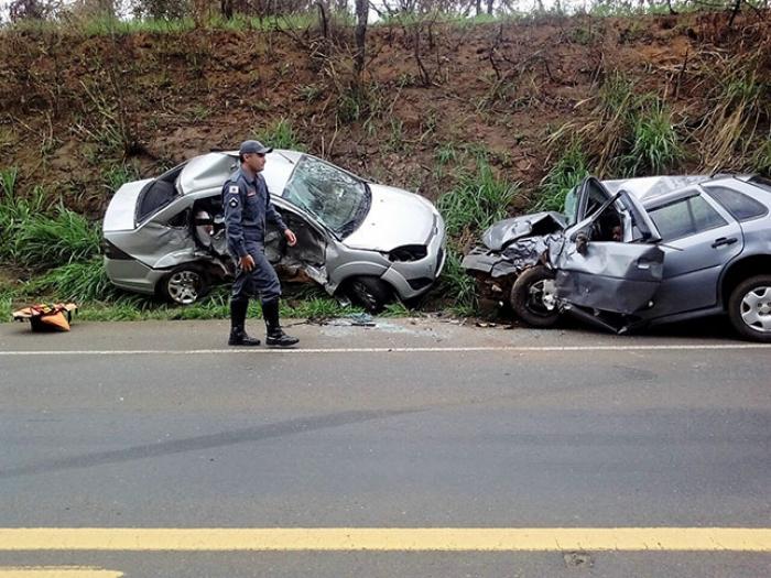 Grave acidente na BR-452 envolvendo dois veículos tira a vida de três mulheres na manhã deste sábado